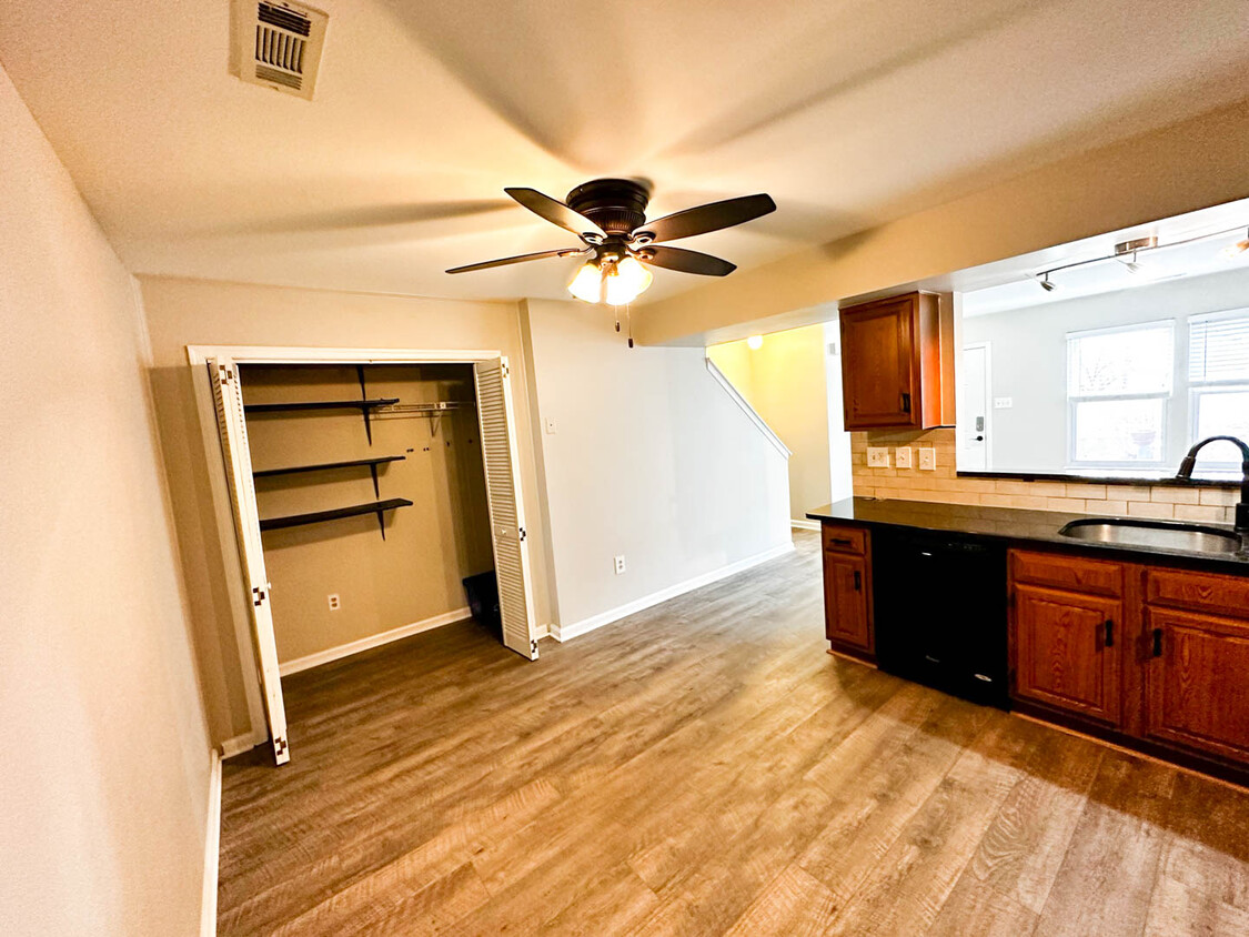 Primary Photo - 1722 Wilcox Ln