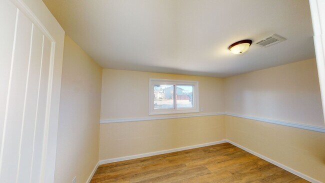 Building Photo - 6825 Bonneville Pl