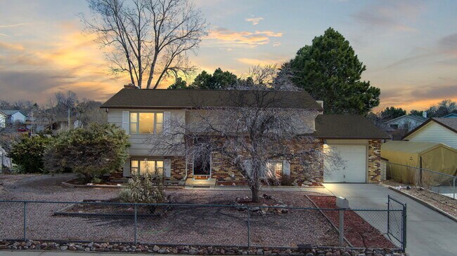 Building Photo - 1481 Hiawatha Dr