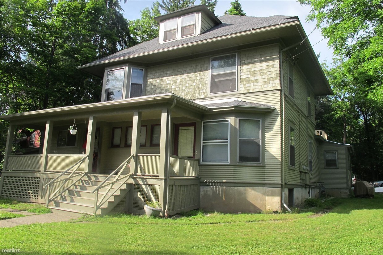 Primary Photo - 207 Kelvin Pl