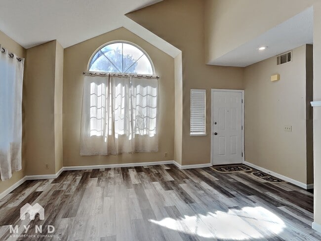 Building Photo - 330 Dodini Ct