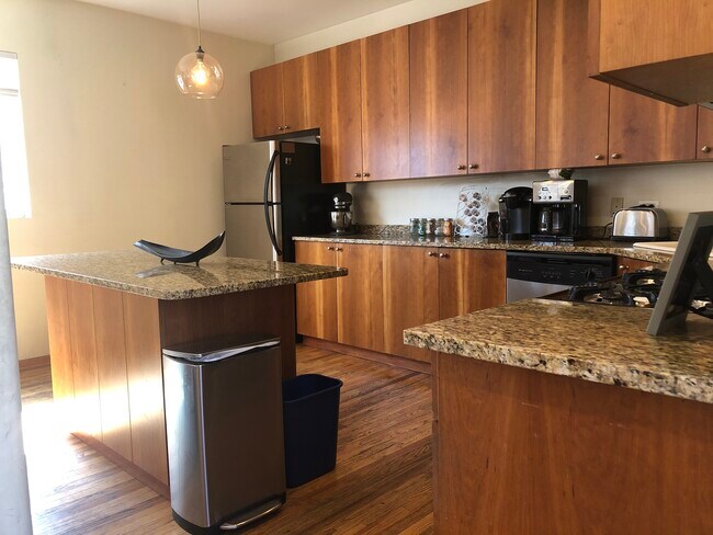 Foto del edificio - 1420 N Wood St