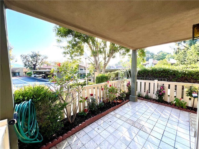 Foto del edificio - 224 Oak Leaf Dr