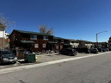 Building Photo - Charming Golden Townhome!