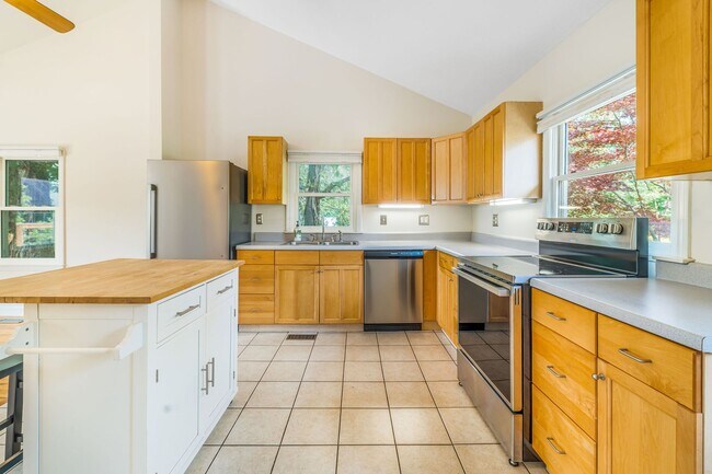 Building Photo - Asheville Rental!