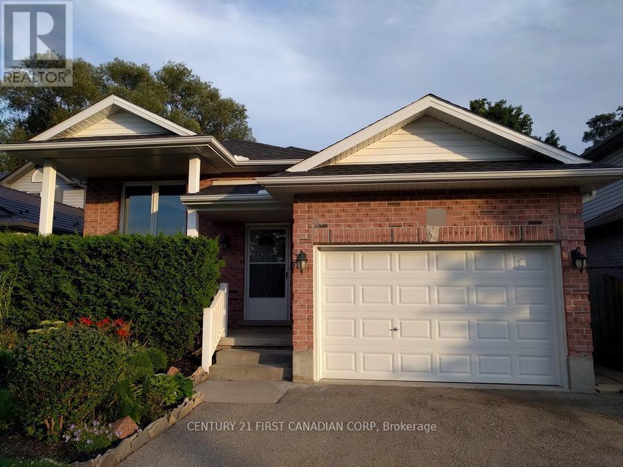 Photo principale - 567 Sprucewood Dr