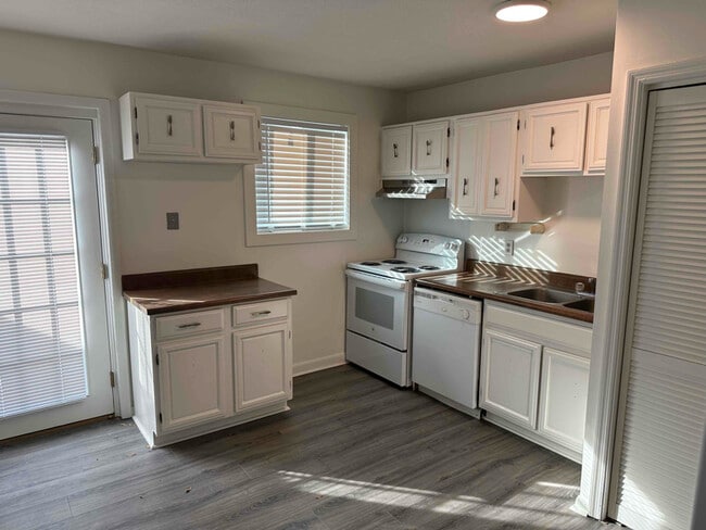 Building Photo - 2503 Redwood Ct