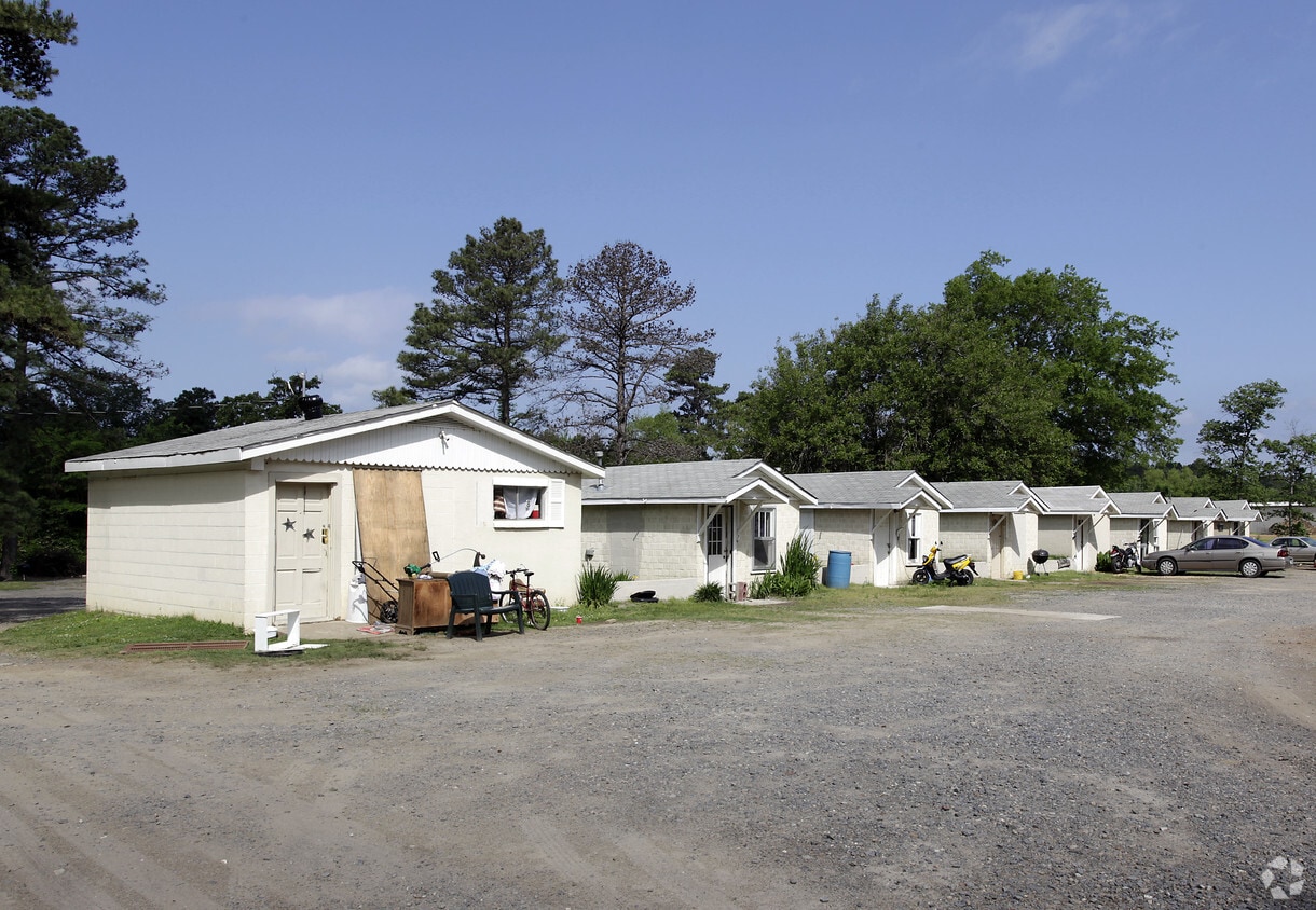 Primary Photo - 10609 Macarthur Dr