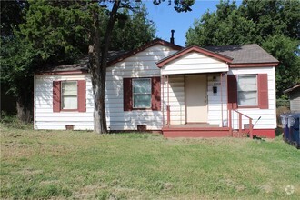 Building Photo - 3209 N Lindsay Ave