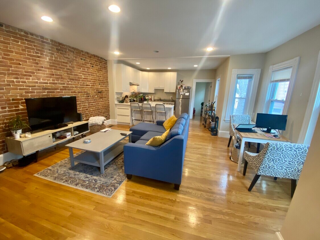 18 Chandler St Unit 2, Somerville, MA 02144 Condo for Rent in Somerville, MA