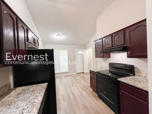Foto del edificio - 3-Bed/2-Bath Home/ Pet Friendly/ Available Soon!