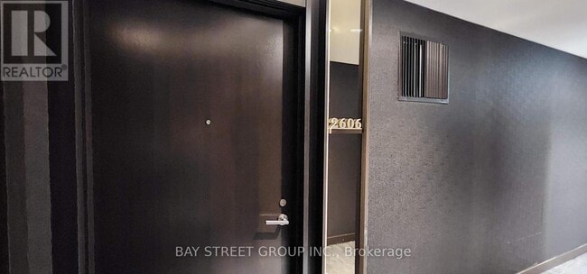 Photo du bâtiment - 11 Yorkville Ave