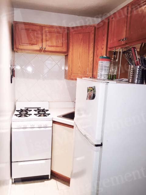 Building Photo - 321 E 69th St