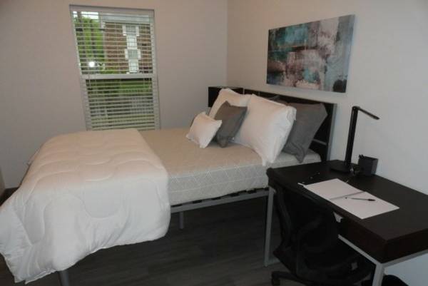 Bedroom - 1243 E Cherry St