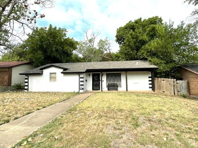 Building Photo - 709 Blue Grass Dr