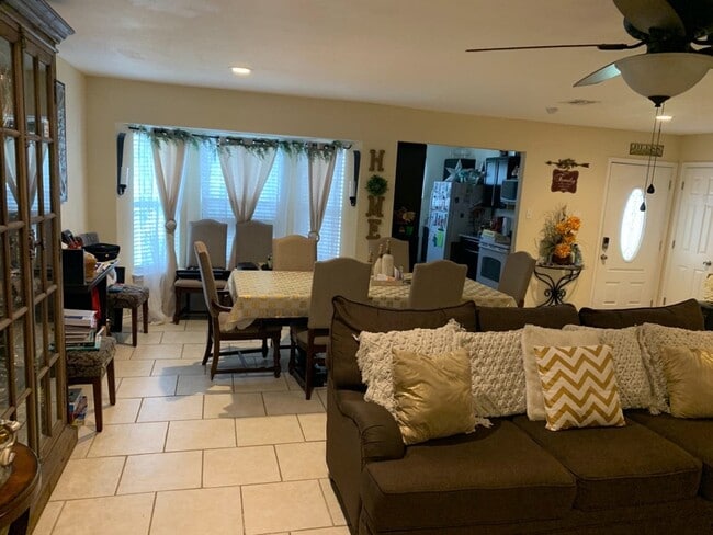 Foto del edificio - 2226 Lyndale Dr