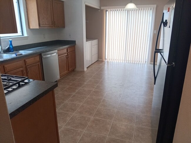 Building Photo - 3 Bedroom, 2.5 Bathroom Home! Schedule a Showing Today!