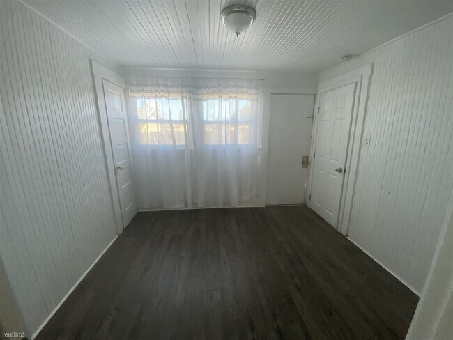Building Photo - 2 br, 1 bath House - 230 E Malone St