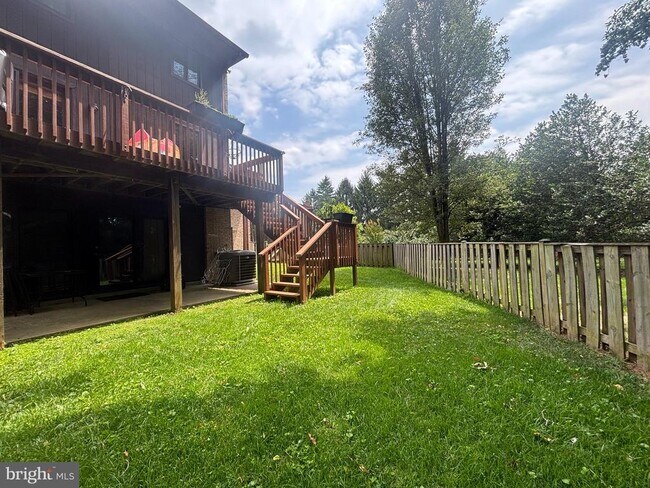 Foto del edificio - 412 Five Farms Ln