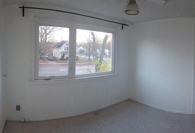 Building Photo - 812 Pauline Blvd