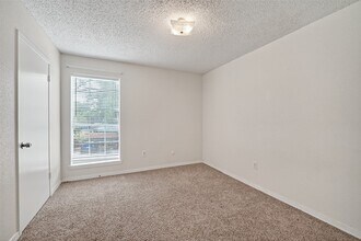 Building Photo - 2800 Jeanetta St