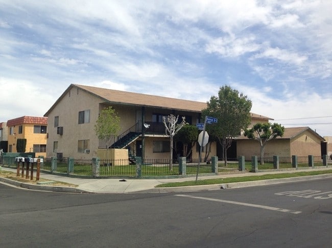 Building Photo - 417 E Avenue Q3