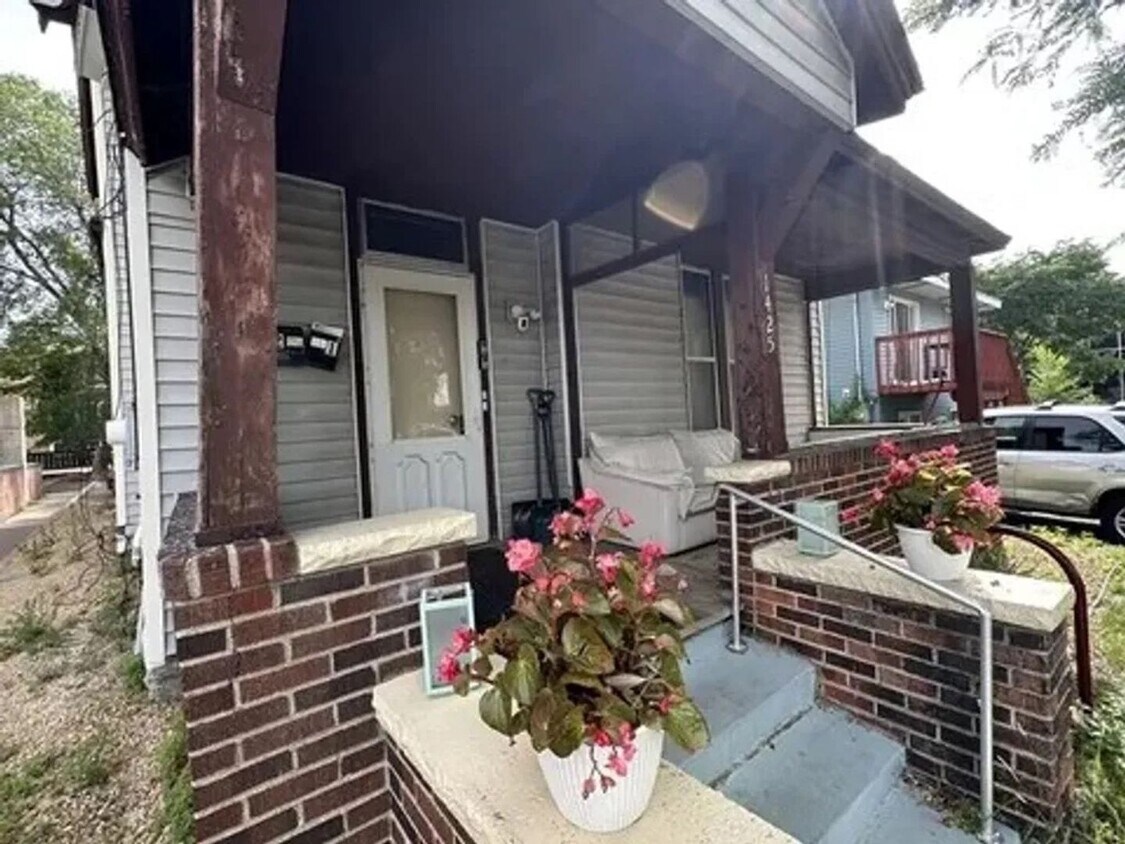 Foto principal - 1425 6th St SE
