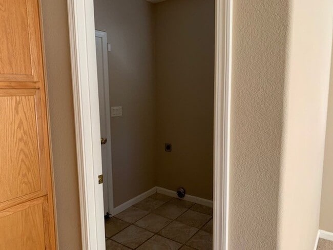 Building Photo - 2066 Brittany Meadows Dr