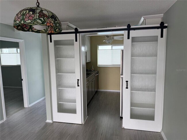 Foto del edificio - 649 S Tamiami Trl