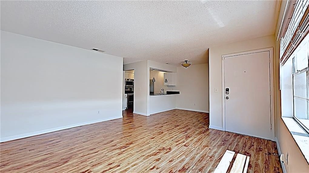 Livingroom - 304 S Habana Ave