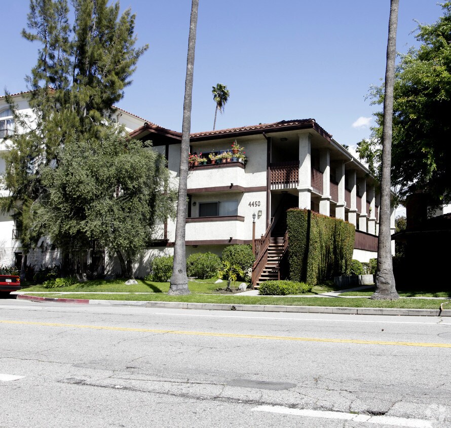 Primary Photo - 4450 Fulton Ave