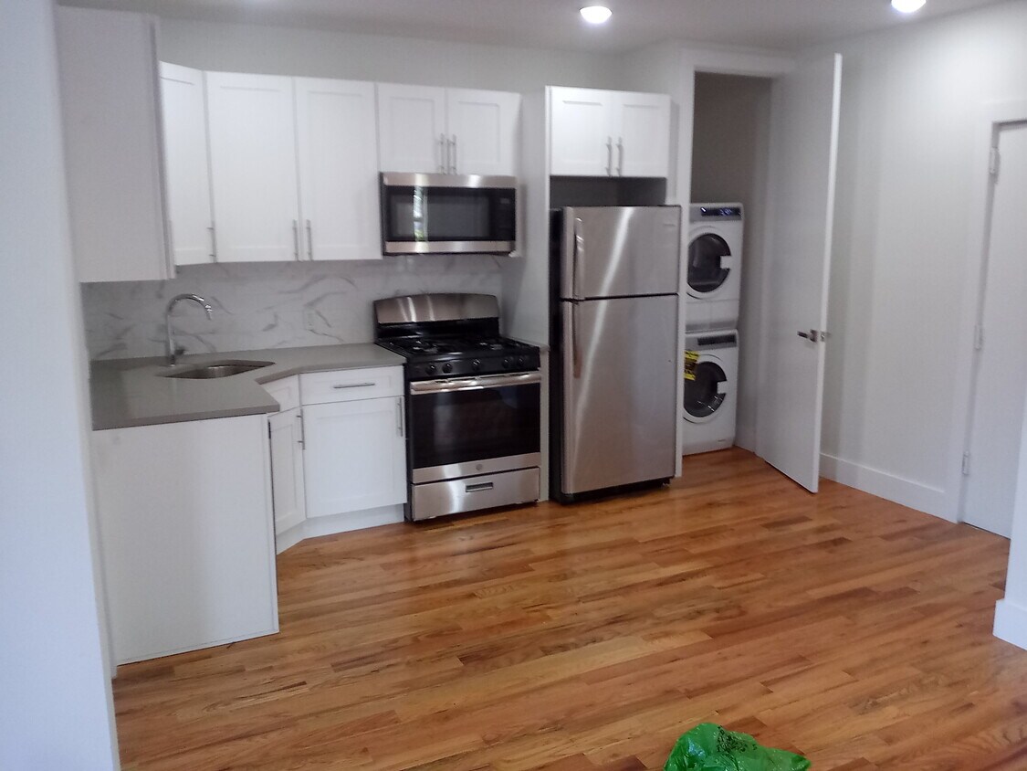 Primary Photo - 546 Bergen Ave