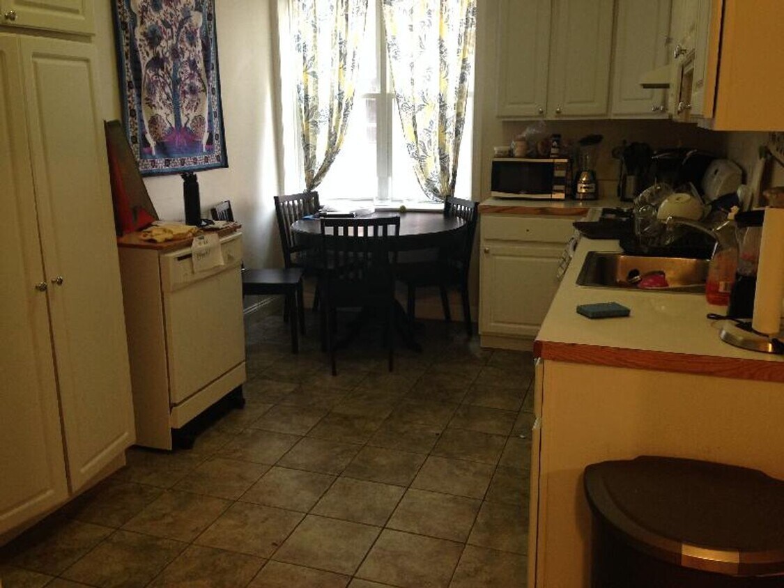 Amazing BU 4 Bed available 9/1 - Amazing BU 4 Bed available 9/1