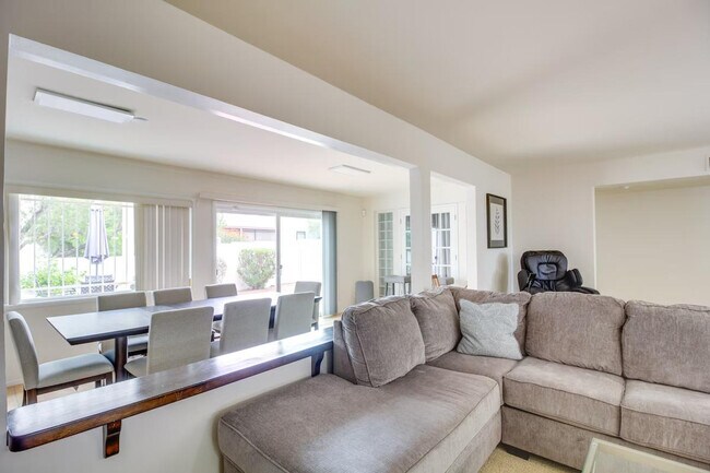 Foto del edificio - 5026 N Crestridge Dr