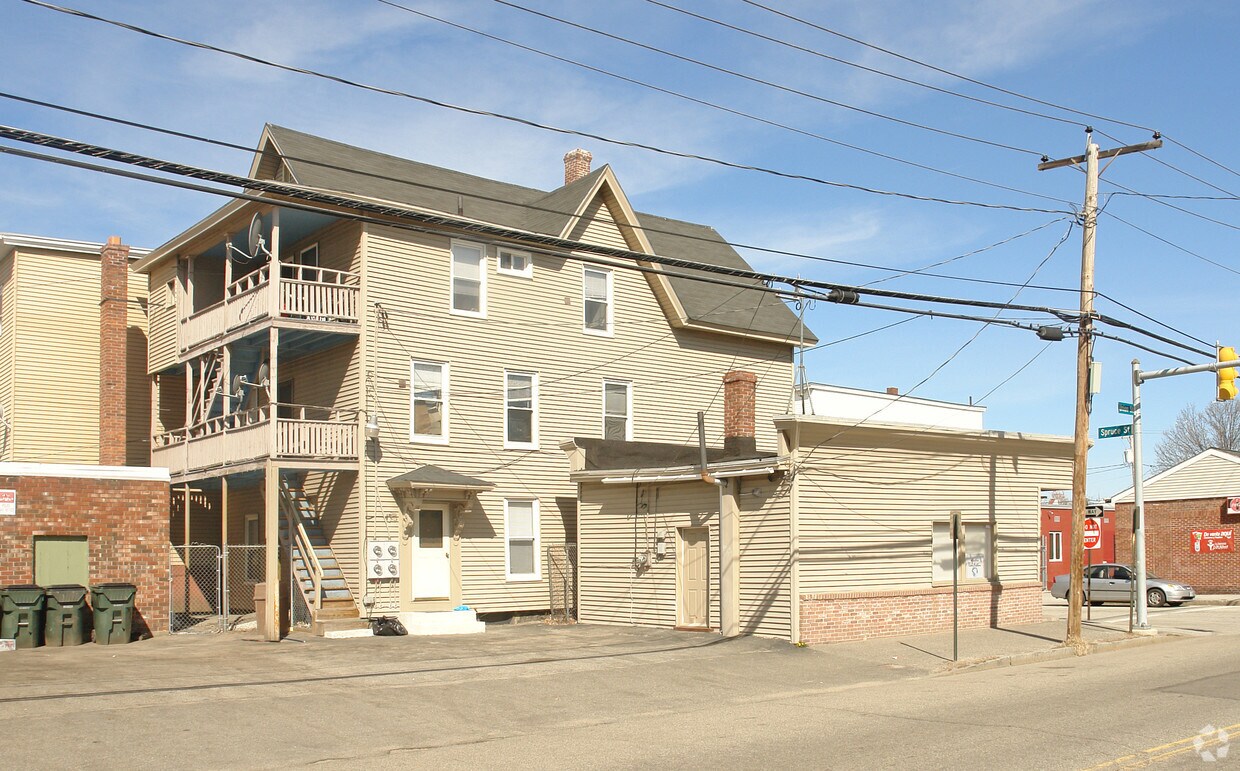 Building Photo - 370 Union St