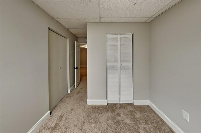 Foto del edificio - 3930 Summit Gate Dr