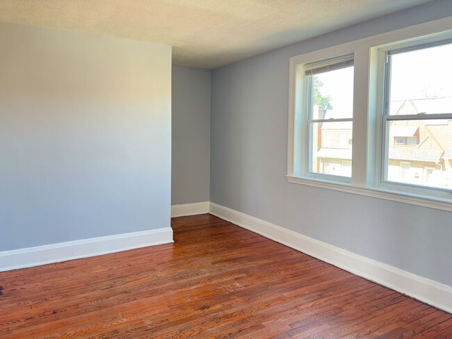 Building Photo - 922 Calwell Rd
