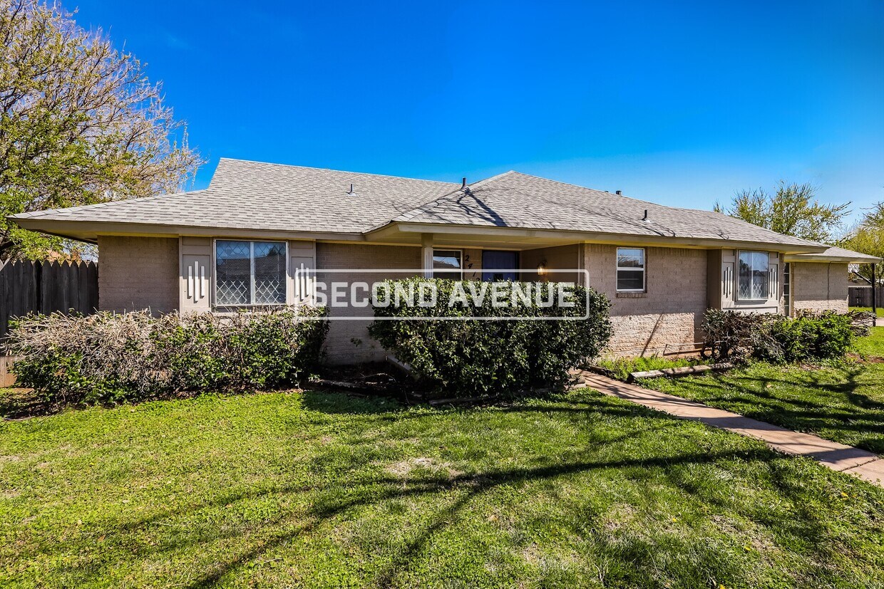 Foto principal - 2412 Crystal Dr
