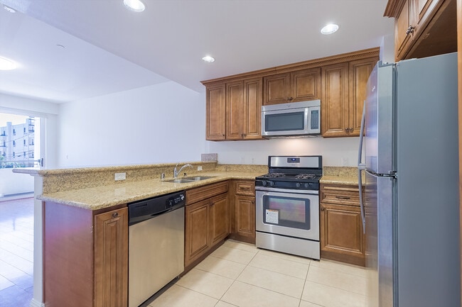 Building Photo - 345 S Gramercy Pl