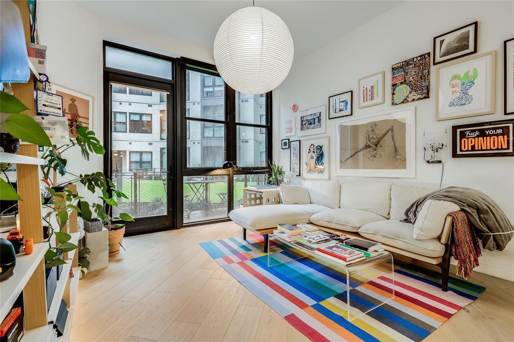 Foto principal - 800 Embassy Dr