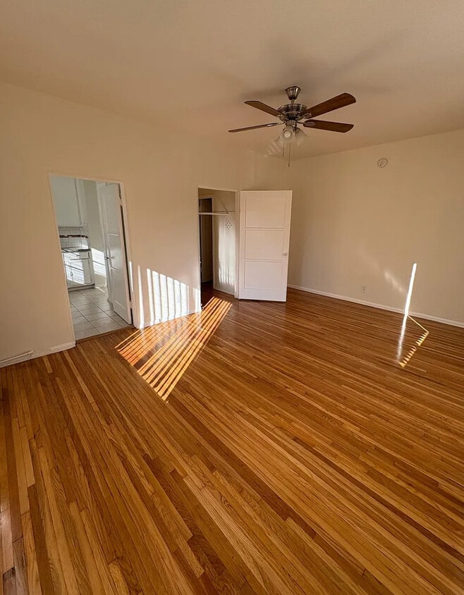 Primary Photo - 4262 W 1st St, Los Angeles, CA, 90004