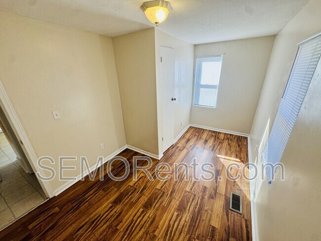 Foto del edificio - 335 Edgewood Rd