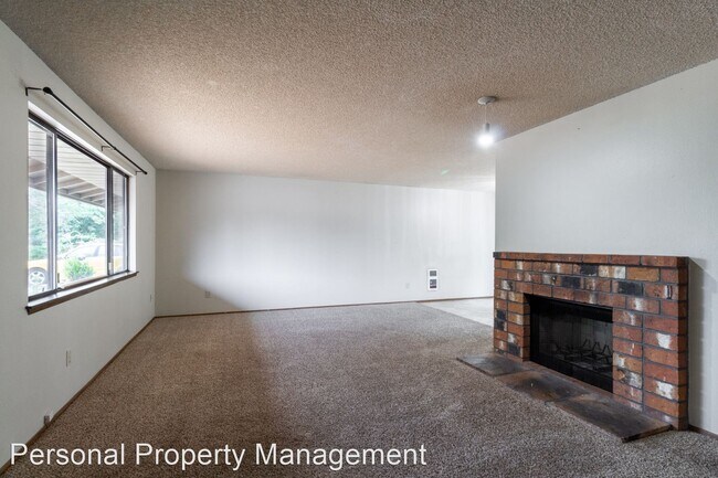 Building Photo - 3 br, 1.5 bath House - 14614 SE 17th Circle