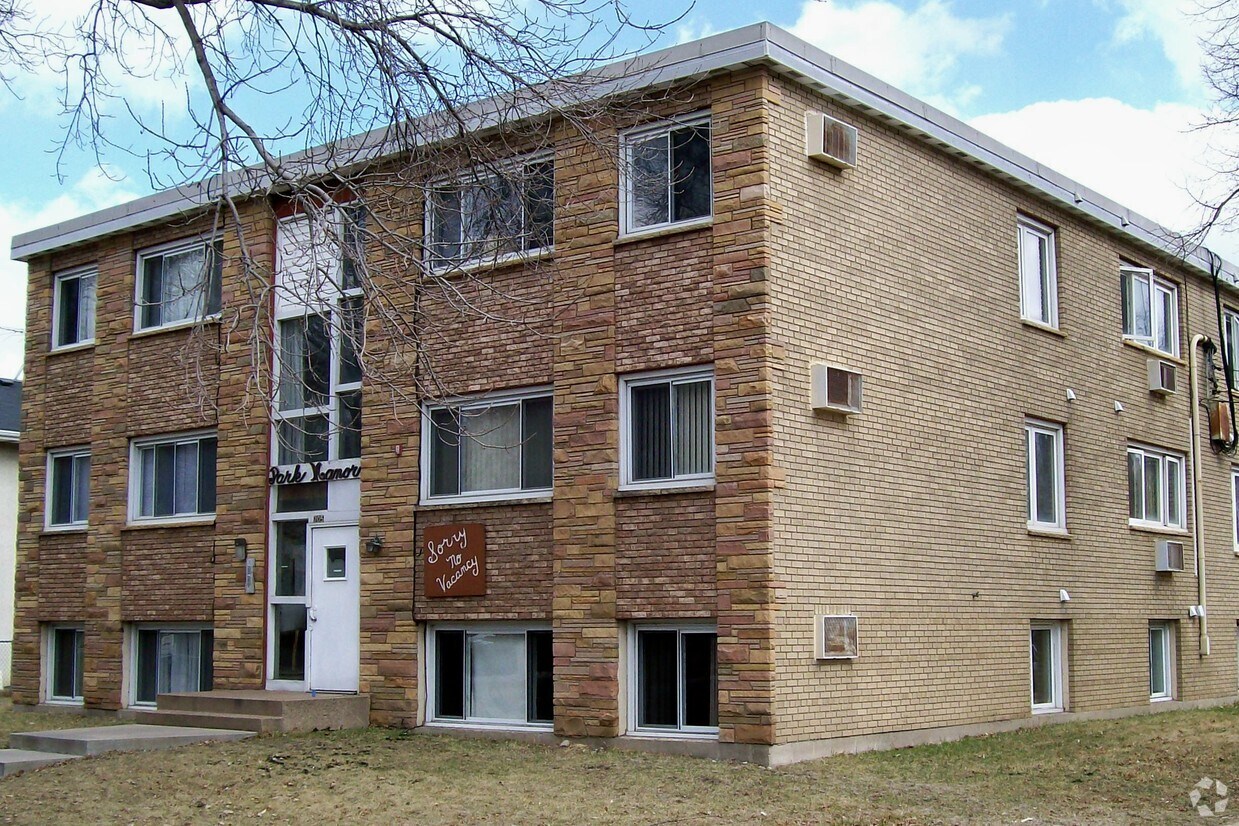 Building Photo - Park Manor