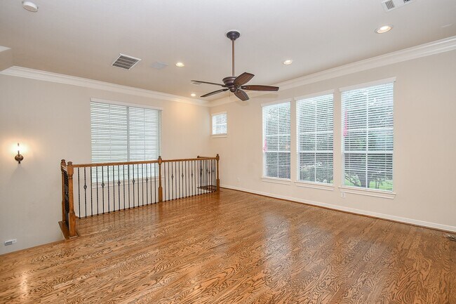 Building Photo - 3126 Clearview Cir