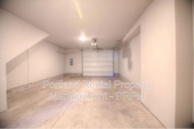 Building Photo - 619-619 NE 92nd Ave