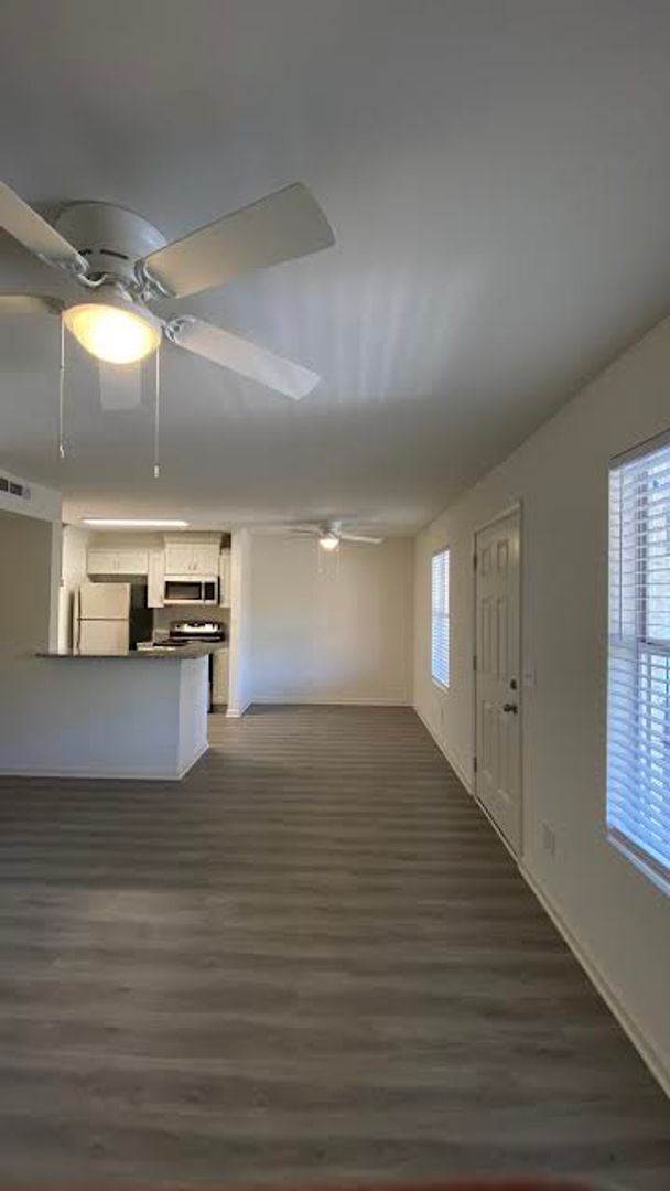 Building Photo - 2 Bed / 2 Bath – Available August 7