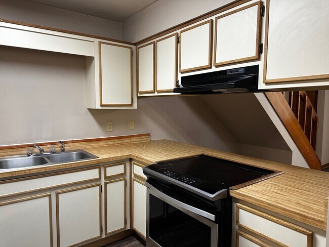 Building Photo - 1828 Jackson Bluff Rd