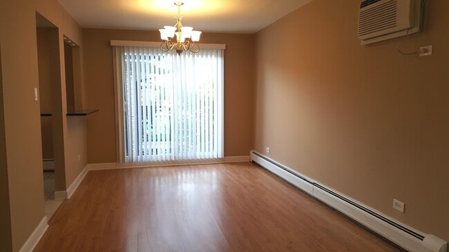 Foto del edificio - 10440 Mason Ave