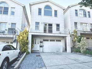 Building Photo - 318 Linden Ave